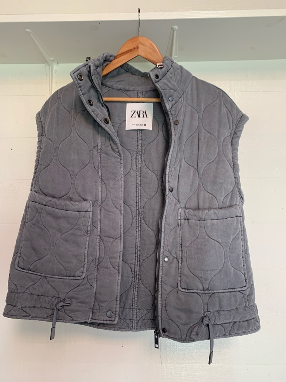 ZARA Quilted Sleeveless Vest in Gray